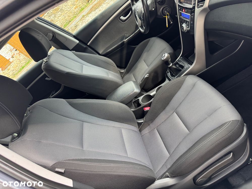 Hyundai i30 blue 1.6 CRDi Classic Navigation - 26