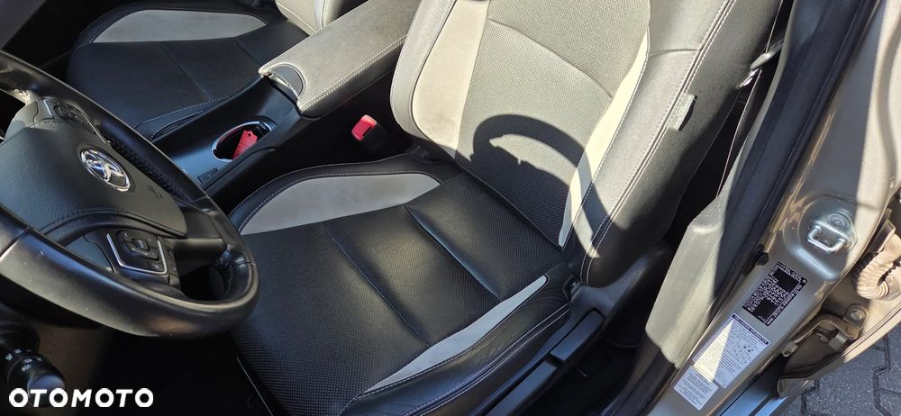 Toyota Avensis 1.8 Premium MS - 19