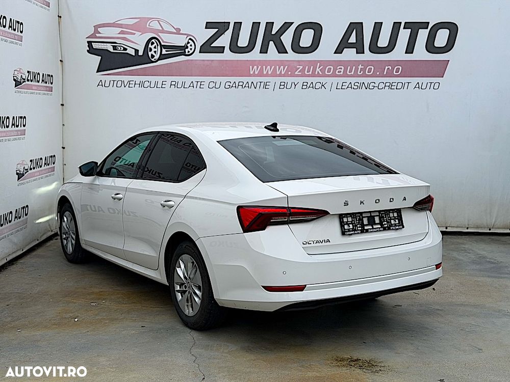 Skoda Octavia 2.0 TDI DSG Ambition - 4
