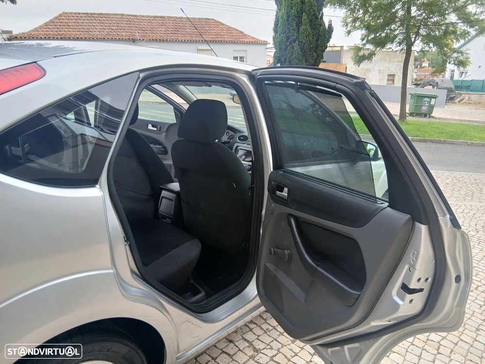 Ford Focus 1.6 TDCi Ghia - 11