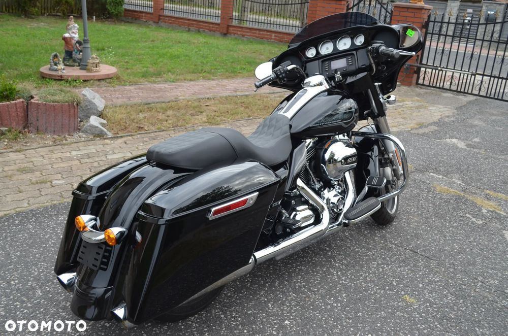 Harley-Davidson Touring Street Glide - 22