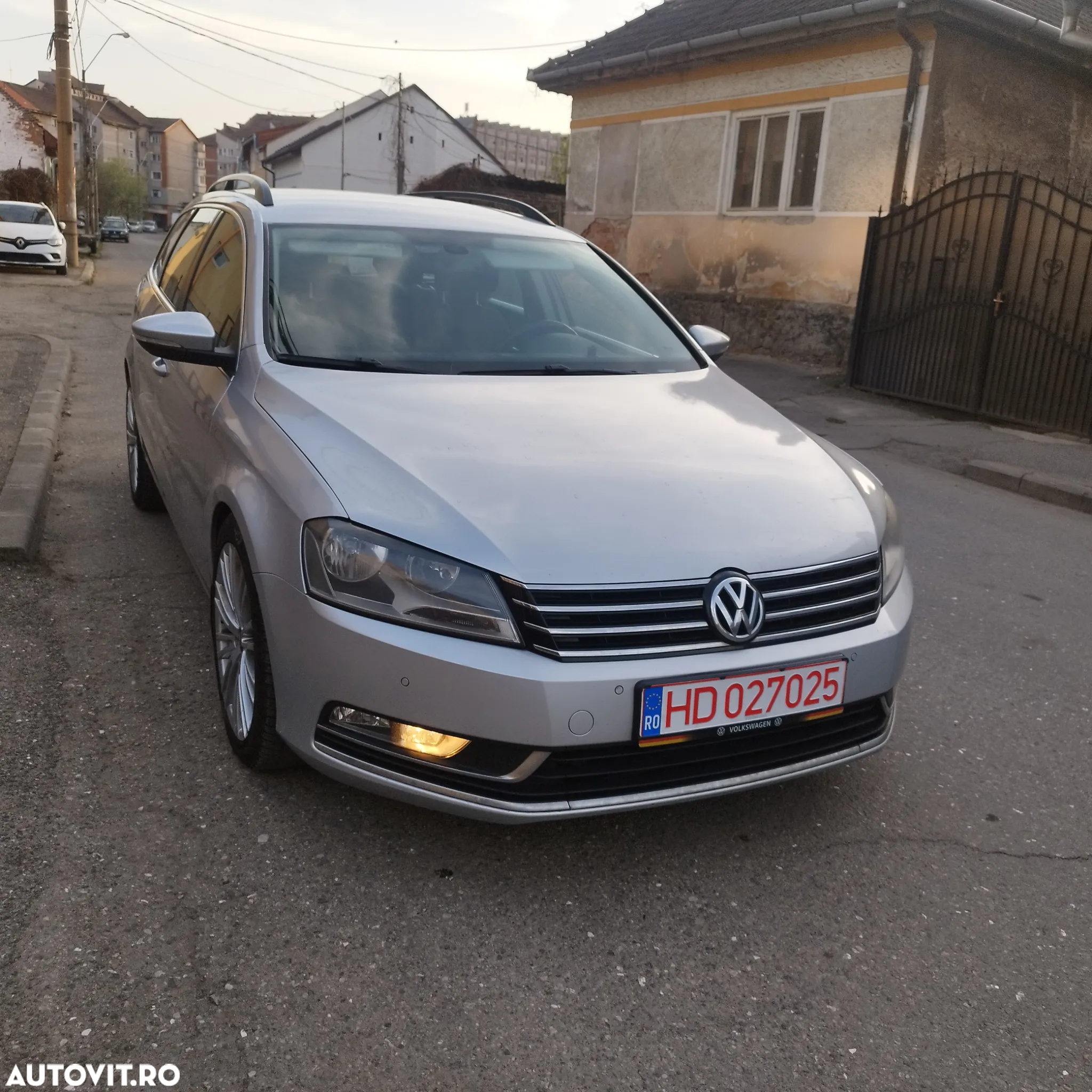 Volkswagen Passat Variant 2.0 Blue TDI SCR Highline - 2