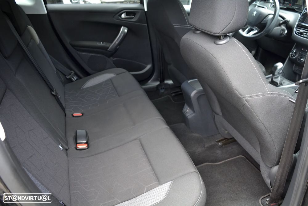 Peugeot 2008 1.2 PureTech Style - 18
