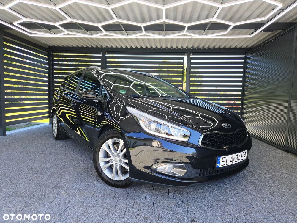 Kia Ceed 1.6 GDI Dream Team Edition - 4