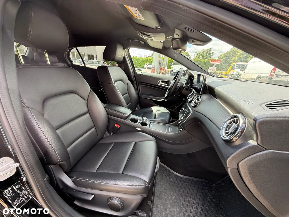 Mercedes-Benz GLA 200 7G-DCT Urban - 14