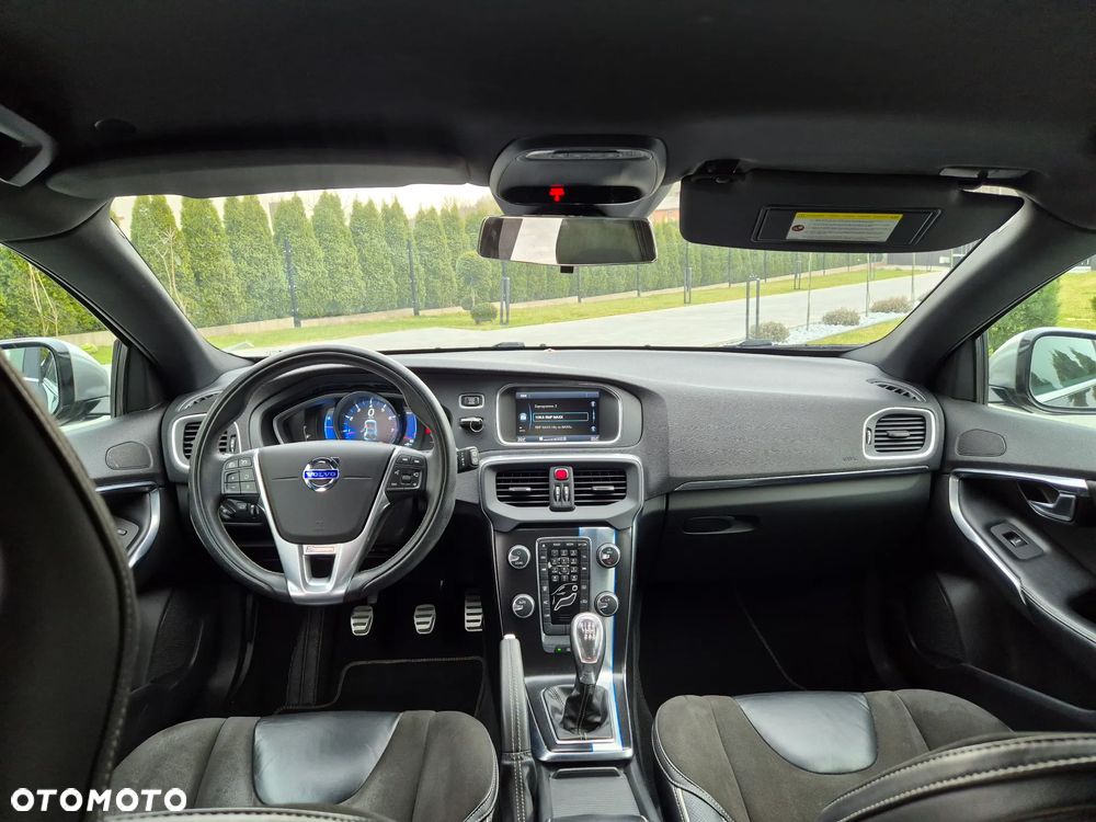 Volvo V40 T3 R Design - 27