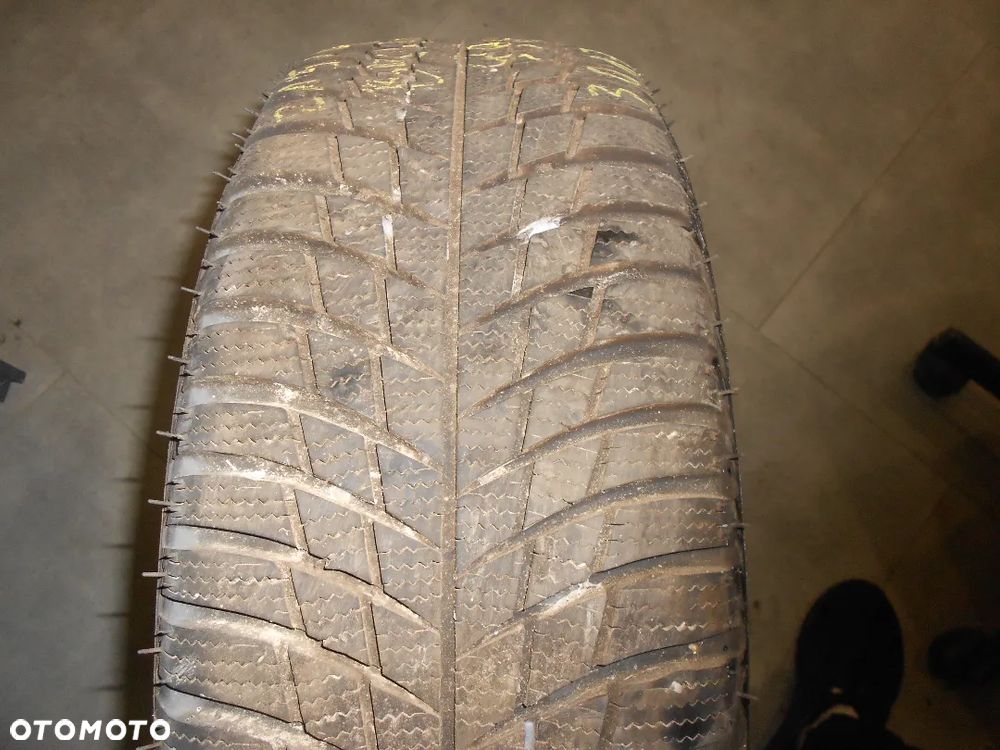 OPONA POJEDYNKA 215/60R16 BRIDGESTONE BLIZZAK LM 001 DOT 3017 7.4MM - 2