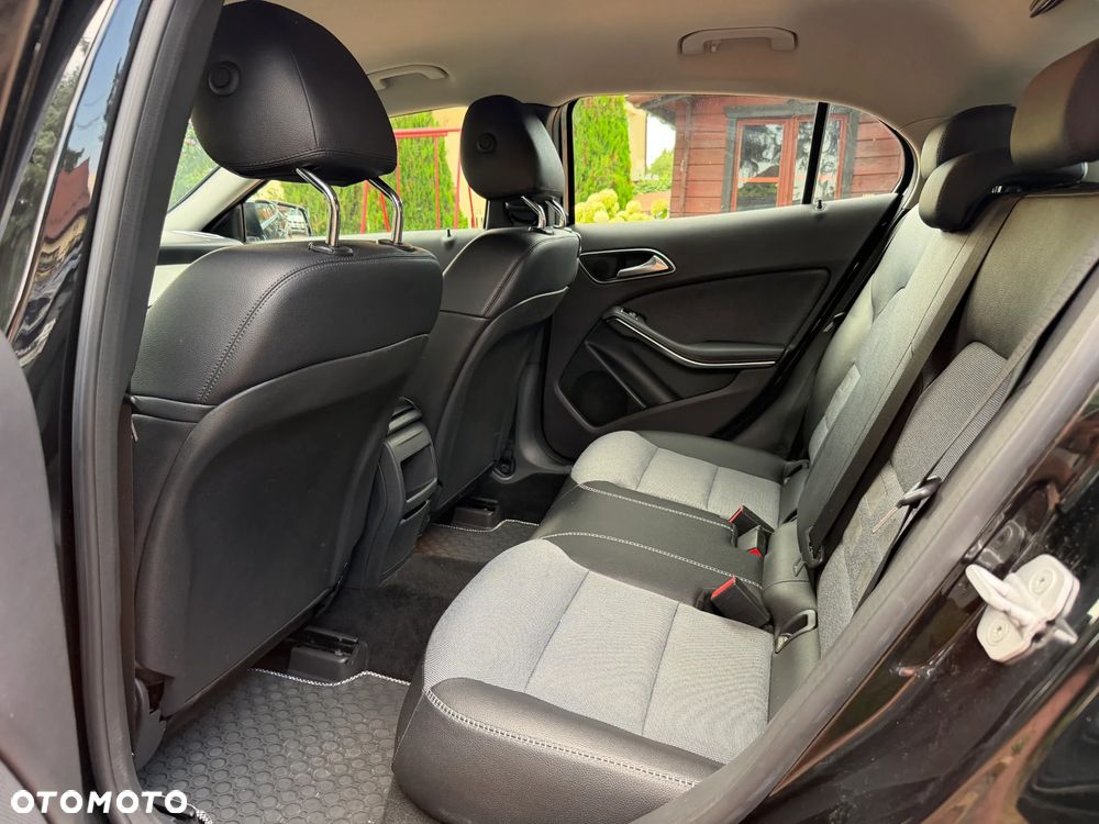 Mercedes-Benz GLA 200 Urban - 18