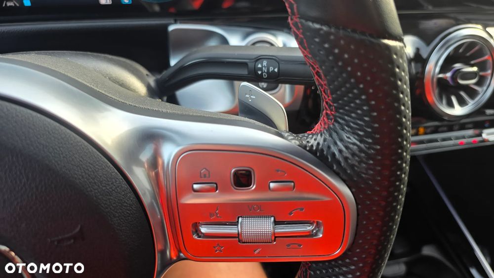 Mercedes-Benz GLB 220 d 4-Matic AMG Line 8G-DCT - 24