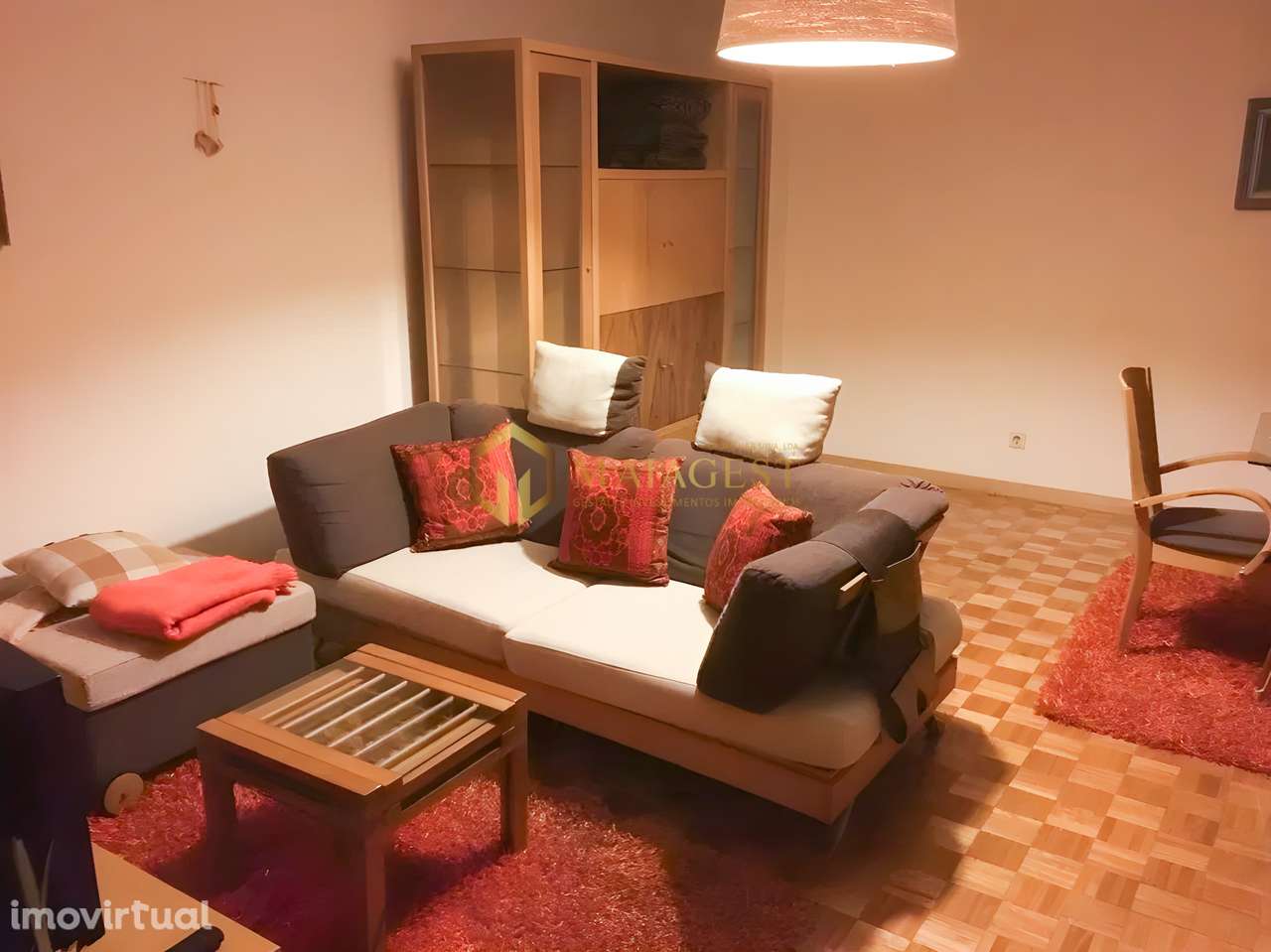 T2 Mobilado com Varanda e Garagem para 2 Carros no Porto - Grande imagem: 4/12