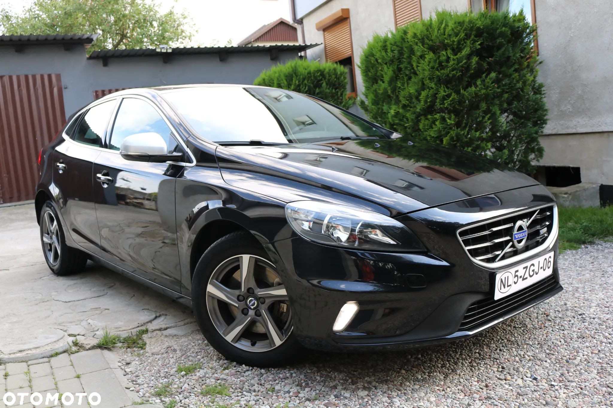 Volvo V40 D4 Drive-E R-Design Momentum - 1