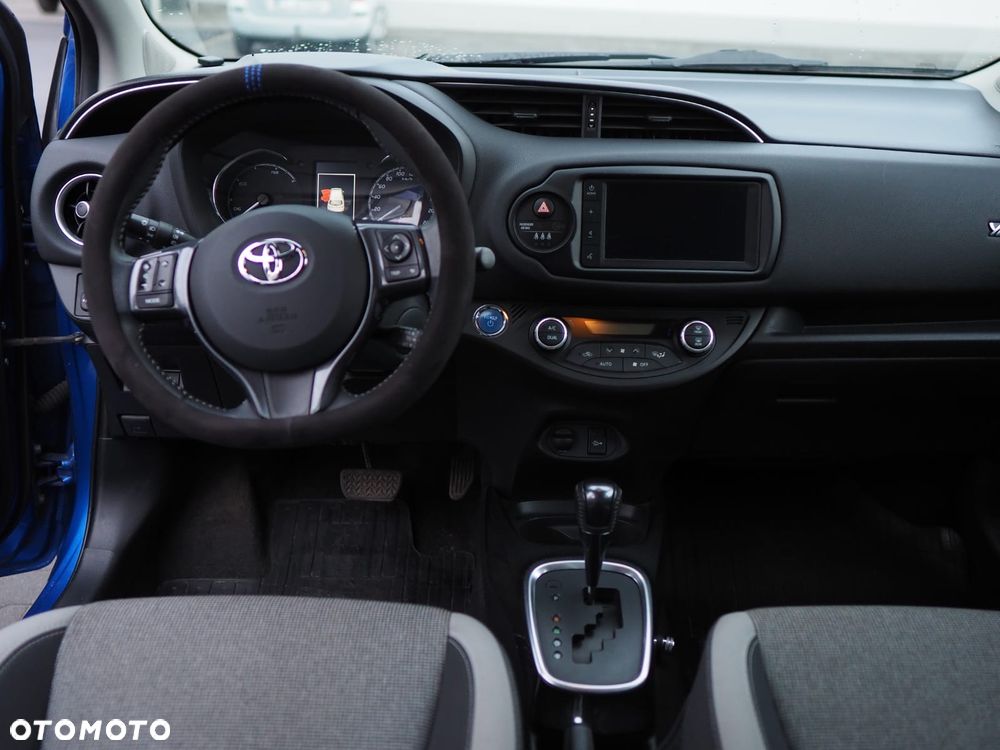 Toyota Yaris Hybrid 100 20th Anniversary - 9