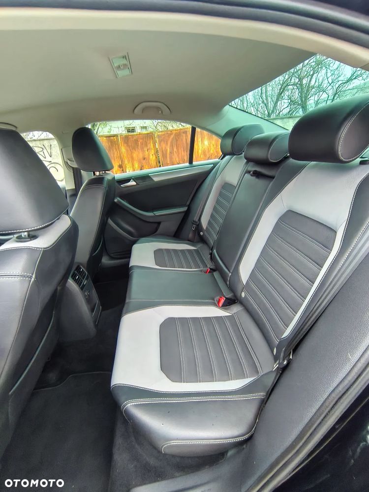 Volkswagen Jetta 1.4 TSI Highline - 19