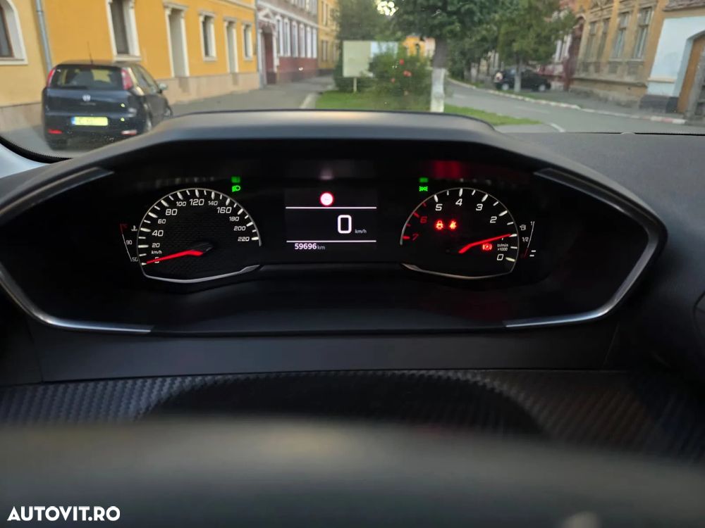 Peugeot 208 - 10