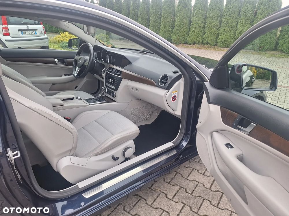 Mercedes-Benz Klasa C 180 Coupe BlueEFFICIENCY 7G-TRONIC - 18