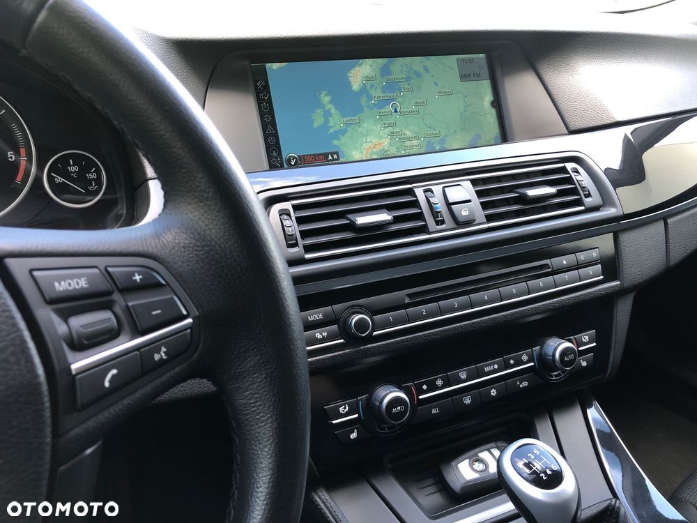 BMW Seria 5 520d Touring - 13