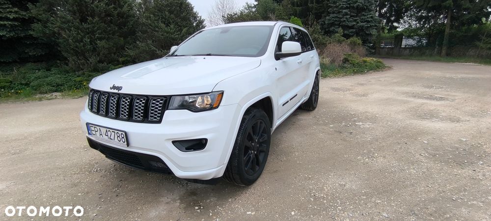 Jeep Grand Cherokee - 28