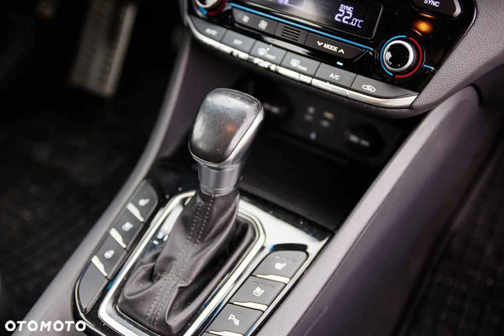 Hyundai IONIQ Hybrid Platinum - 26