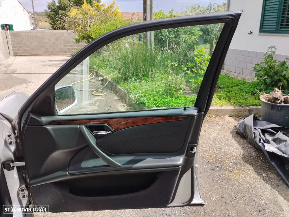 Mercedes-Benz E 200 Kompressor Classic - 29