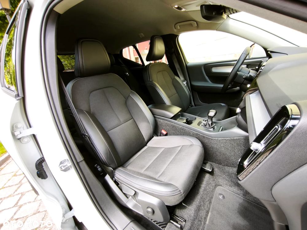 Volvo XC 40 T3 Momentum - 12