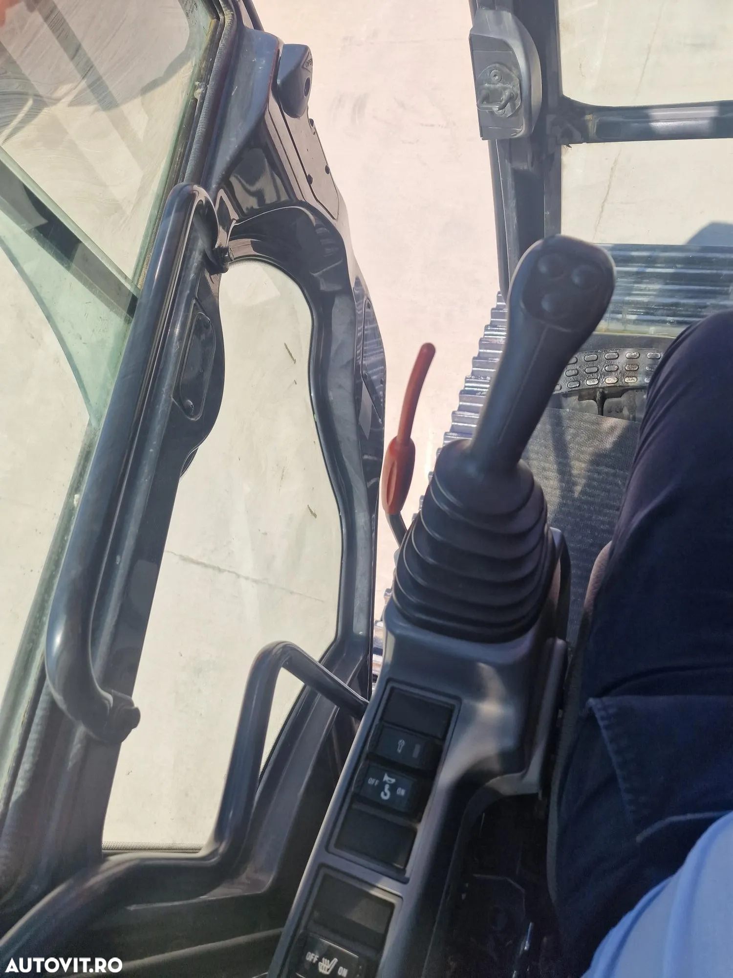 Hitachi ZX300, 32t, Cupa NOUA 1,8mc, 2018, 8.786h, Gresare automata, Inst picon, 3 pompe hidr HITACHI, Camera spate, Camere laterale, consum mediu 15l/h, Stare foarte buna, posibilitate leasing 3 ani-PROMOTIE 87.900 EUR+tva - 12