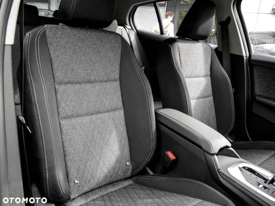 BMW Seria 1 120 mHEV - 5