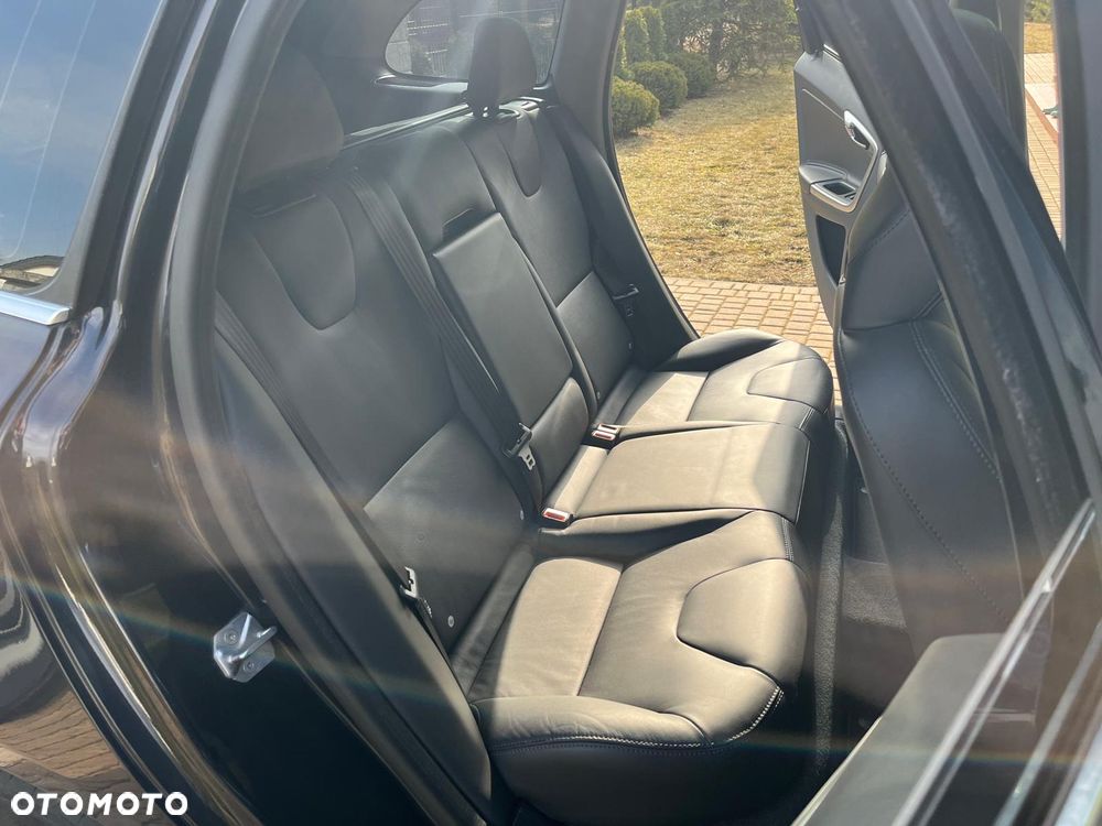 Volvo XC 60 D4 AWD Summum - 10