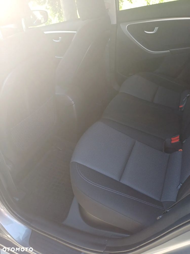 Hyundai i30 blue 1.6 CRDi Style - 16