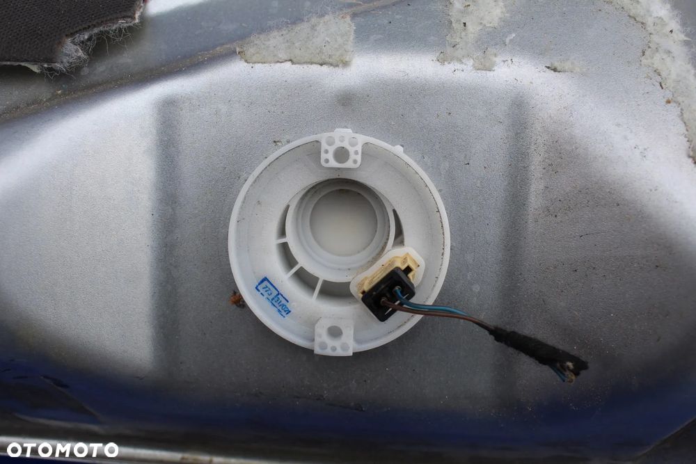 Zbiornik paliwa bak OE Mercedes W215 C215 CL500 A2154700520 - 9