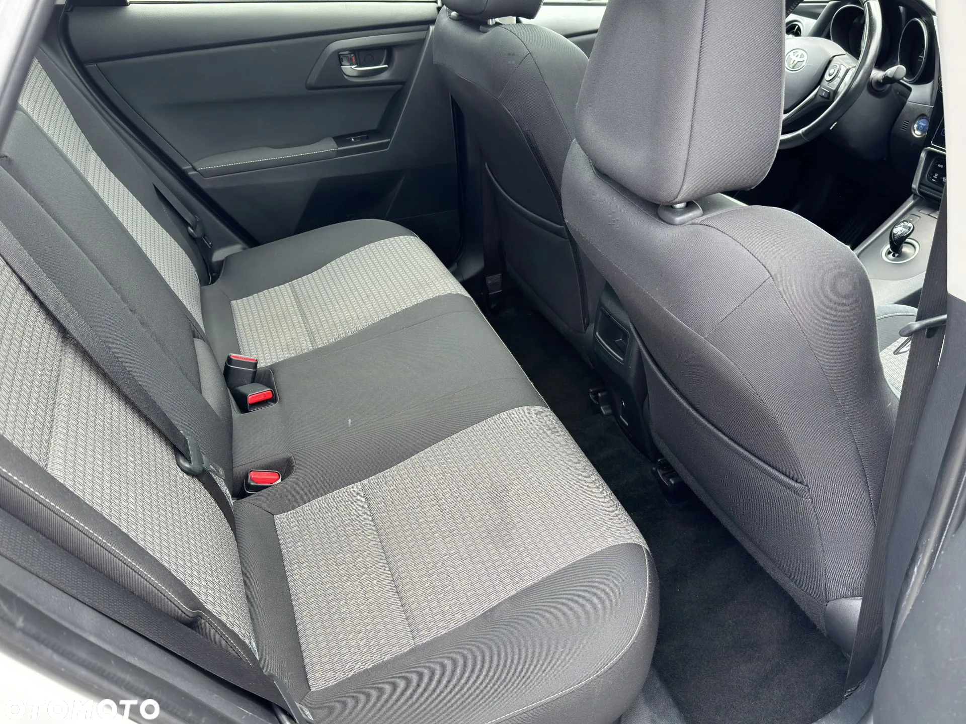 Toyota Auris Hybrid 135 Premium - 9