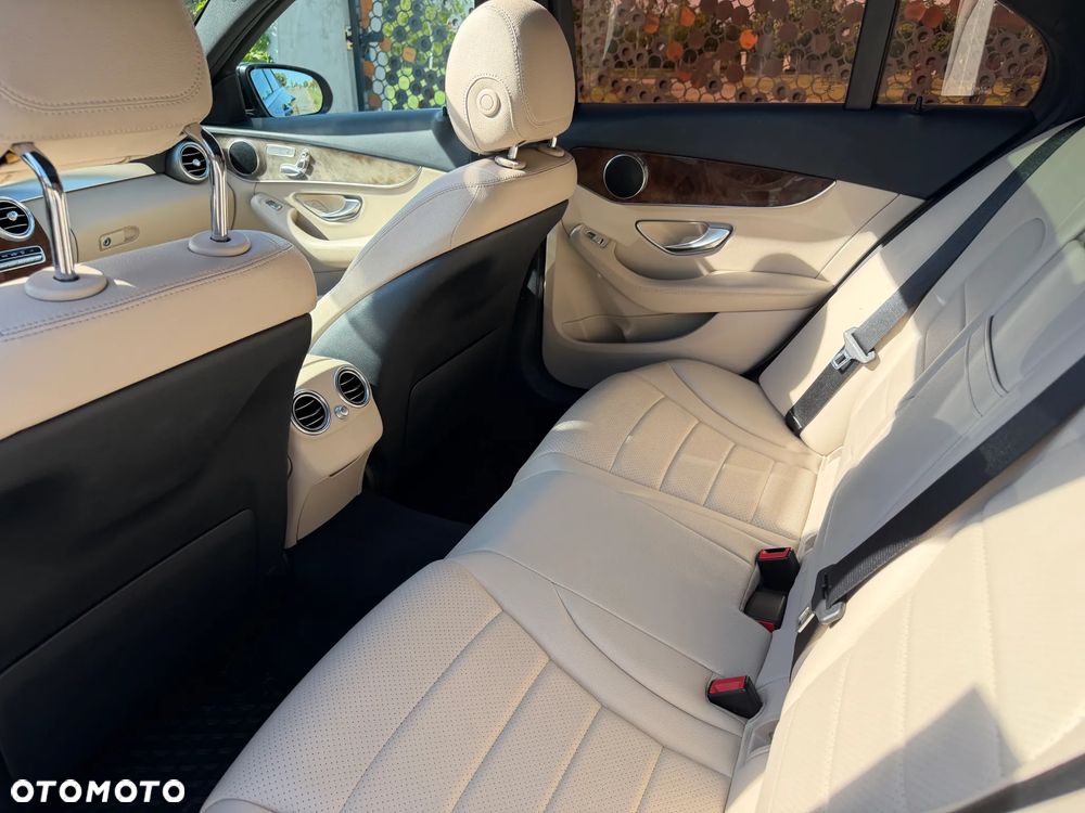 Mercedes-Benz Klasa C 300 9G-TRONIC - 34