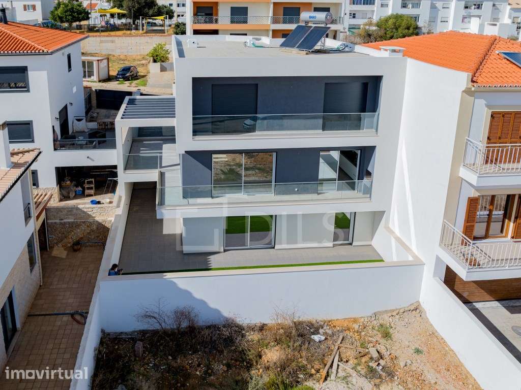 Moradia T3+1 com piscina, na Mexilhoeira Grande, Portimão - Grande imagem: 2/35