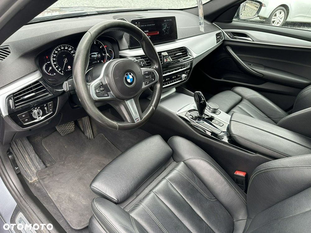 BMW Seria 5 520d Touring M Sport Edition - 10