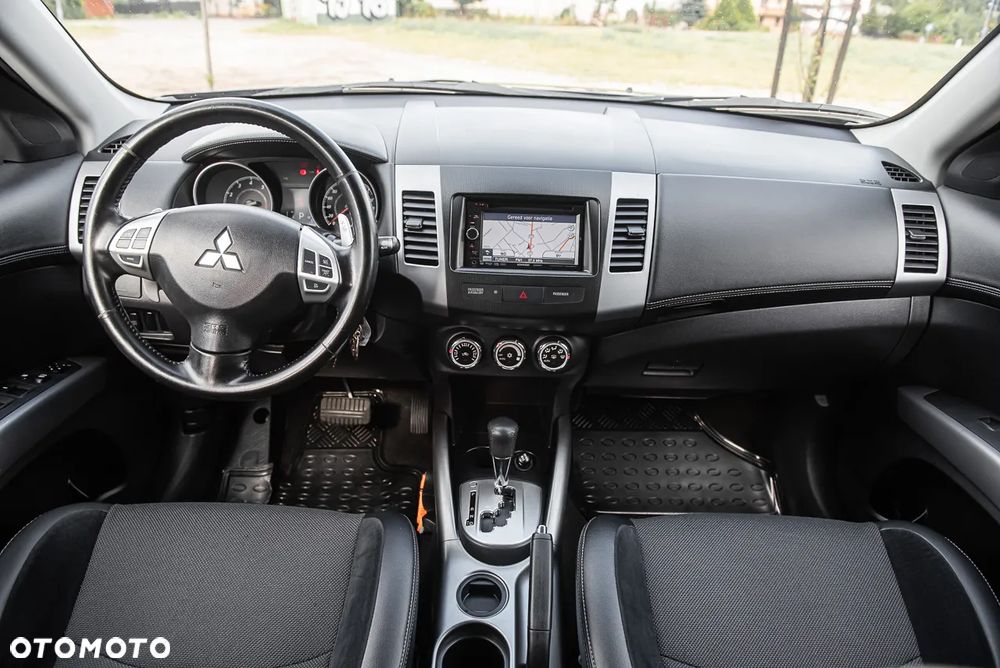 Mitsubishi Outlander - 25