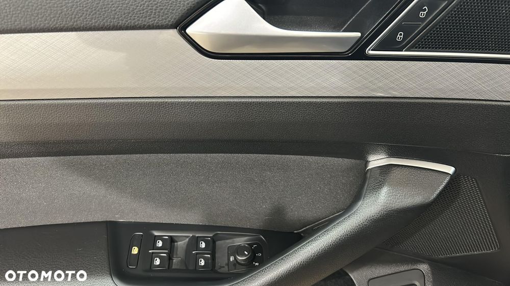 Volkswagen Passat - 14