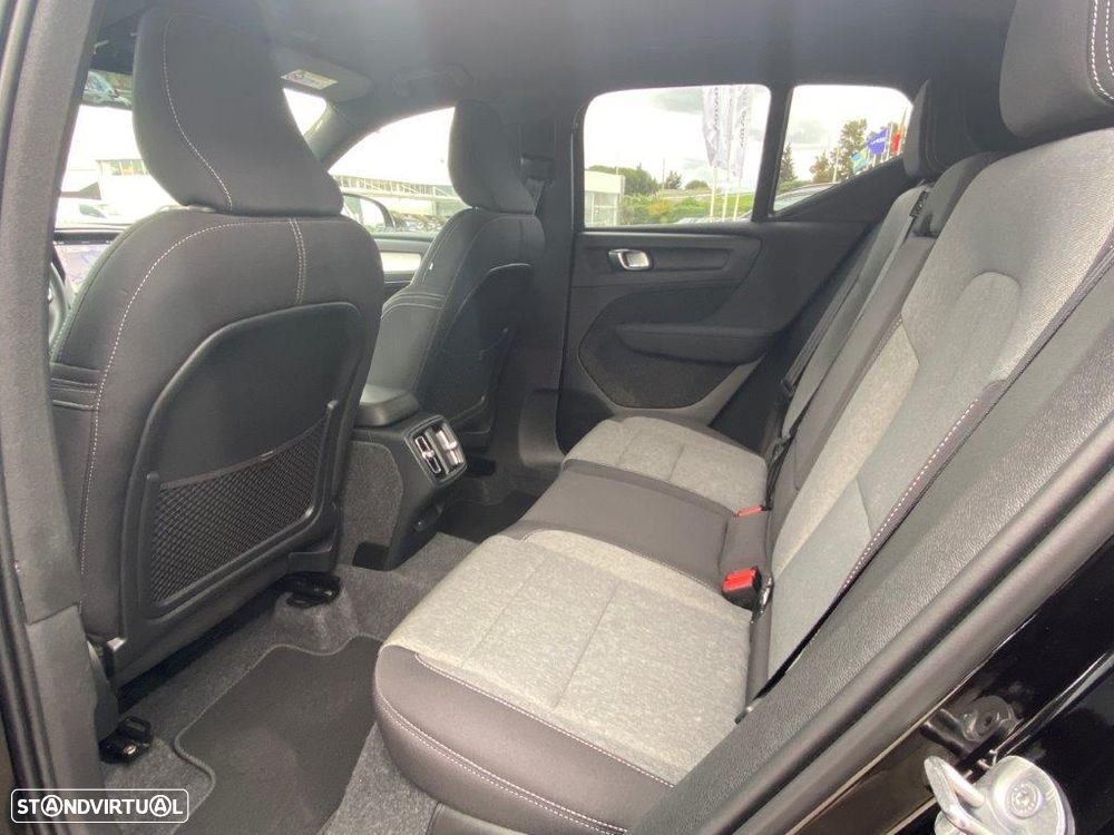 Volvo XC 40 2.0 B3 Black Edition - 12