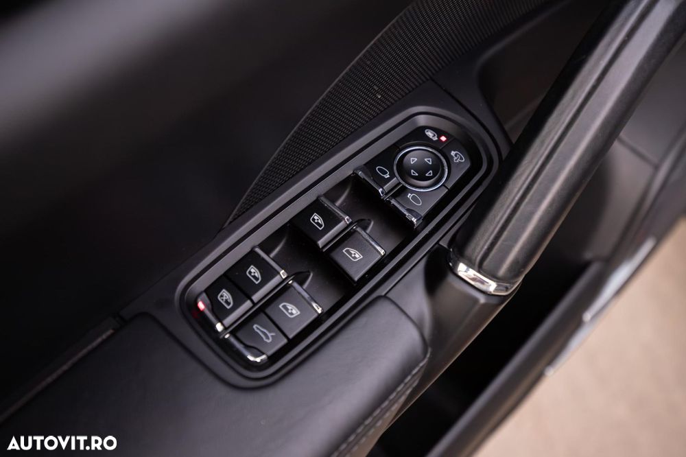 Porsche Cayenne - 30