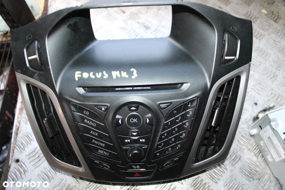 Radio + panel Ford focus mk3 - 2