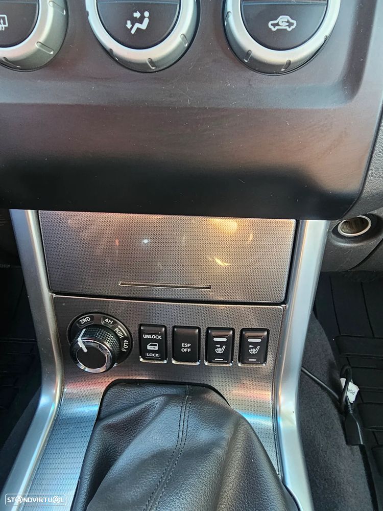 Nissan Navara 2.5 dCi CD LE Hi-Tech 4WD - 21