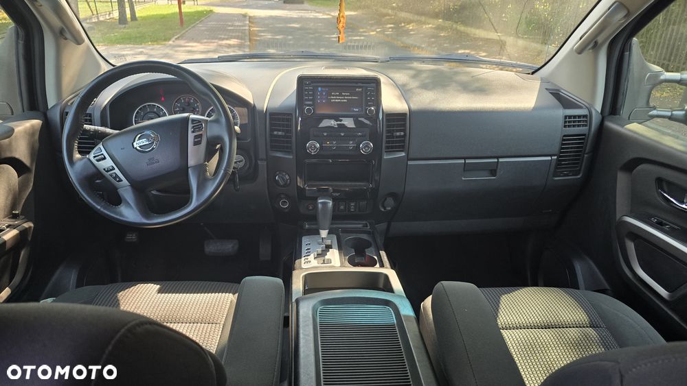 Nissan Titan 5.6 V8 LE Crew Cab - 25