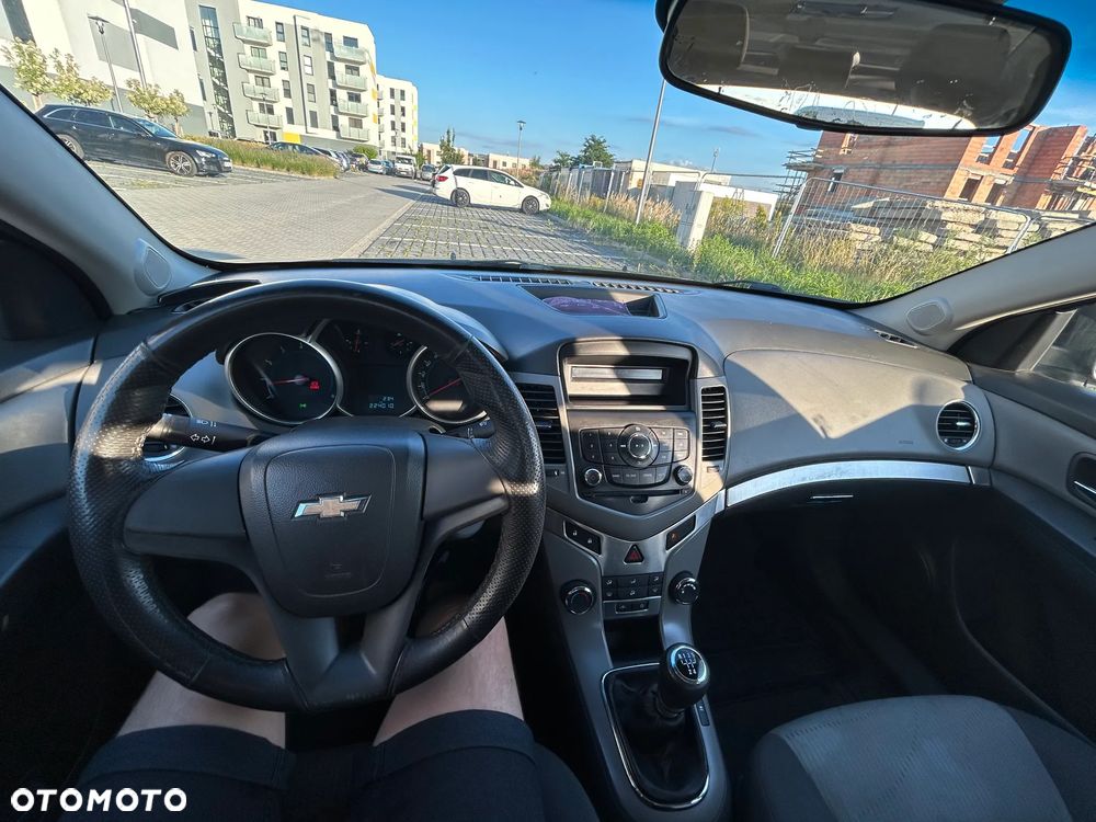 Chevrolet Cruze 1.6 Base - 8