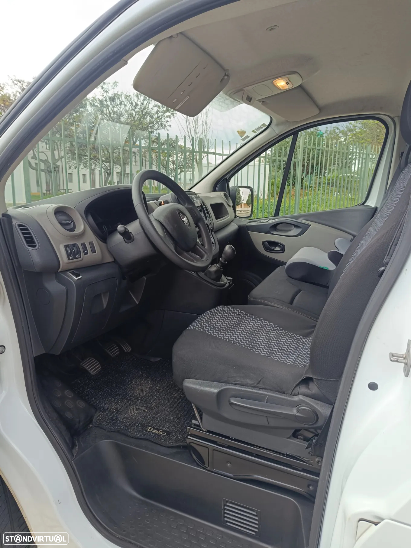 Renault Trafic - 12