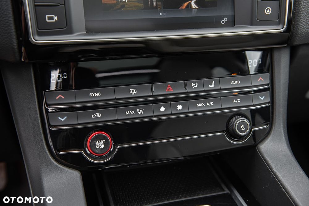 Jaguar F-Pace 2.0 i4D AWD Prestige - 27