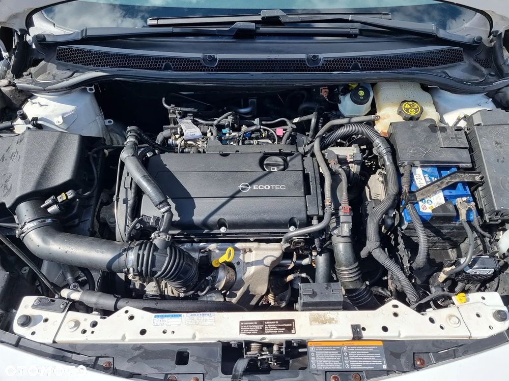 Opel Astra 1.6 Turbo White Edition - 17