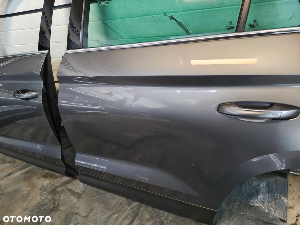 SKODA KODIAQ  drzwi lewy tył lift w kolor LF7C w kolor pod miernik - 5