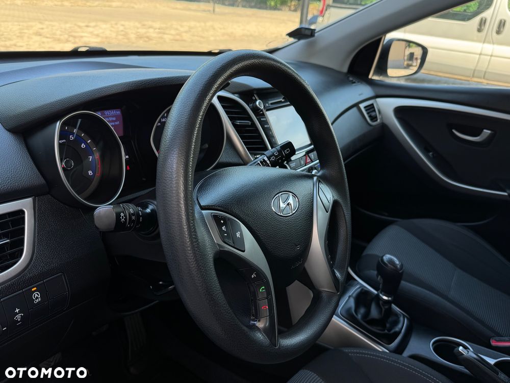 Hyundai i30 ver-blue-kombi-1-4-classic-navigation - 11