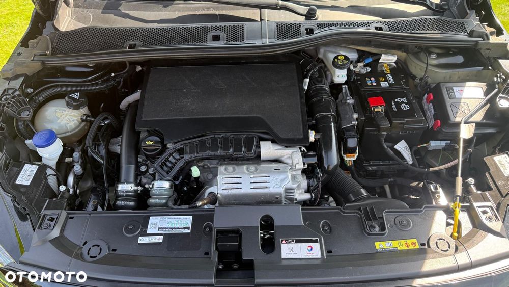 Peugeot 208 - 8