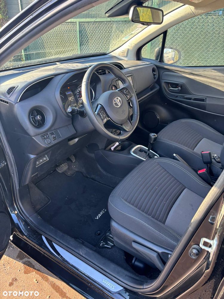 Toyota Yaris Hybrid 100 Dynamic - 20