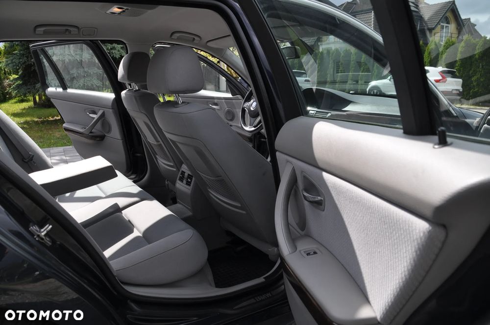 BMW Seria 3 330d xDrive DPF Edition Sport - 16
