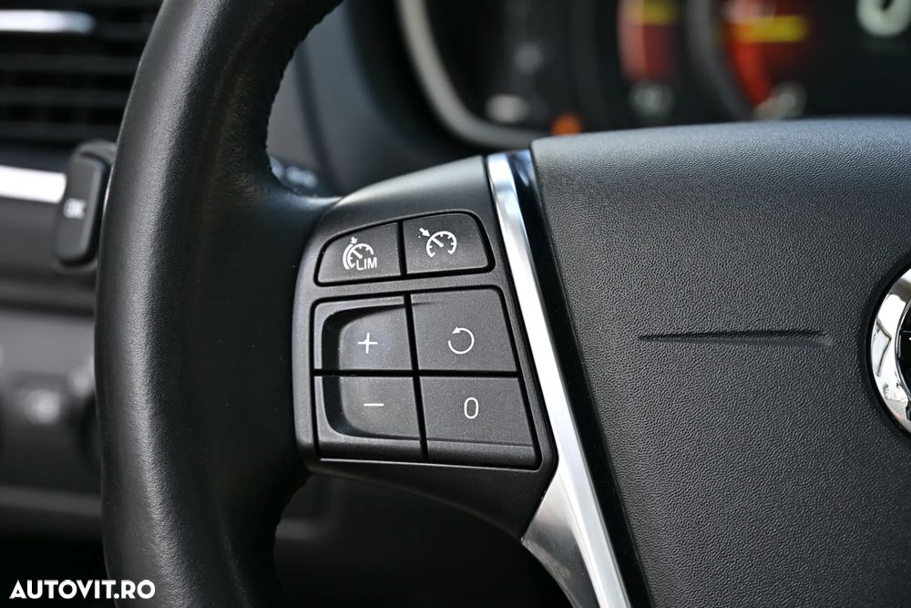 Volvo V40 D2 Geartronic Momentum - 17